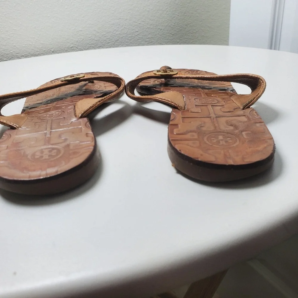 Tory Burch Miller Tan Leather Logo Medallion Thong Sandal 6M Flip Flops 50908667